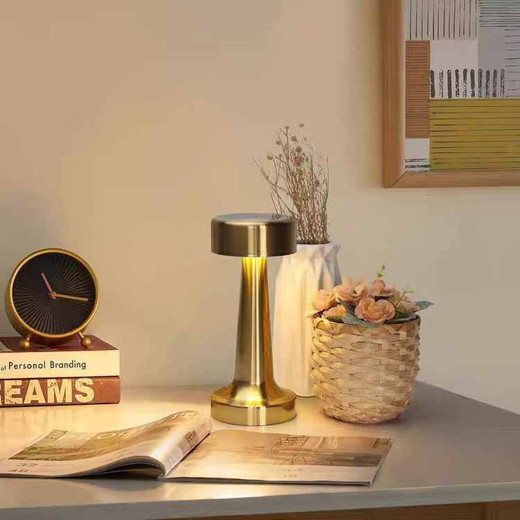 آباژور رومیزی مدل LEDdesk toch با ضربه با سه رنگ نور بسیار رمانتیک
